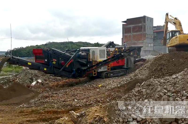 履帶式移動破應用于建筑垃圾處理現場三 履帶式移動破應用于建筑垃圾處理現場三